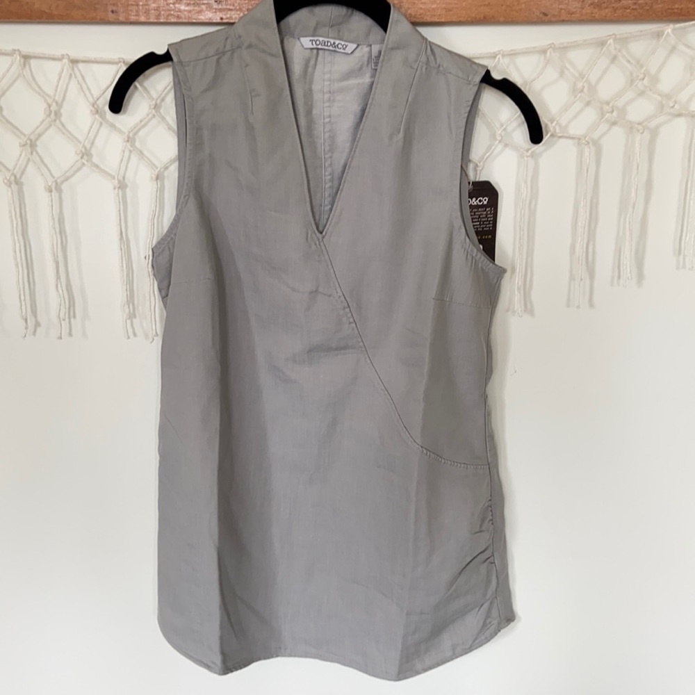 NWT Toad & Co Light Grey Wayfarer Sleeveless Shirt
